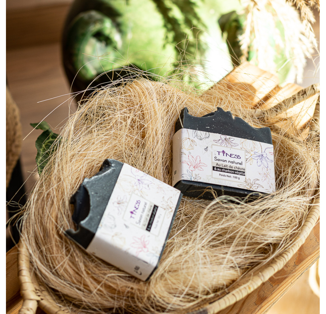 Savon naturel au lait de chèvre et au charbon végétal Savon naturel au lait de chèvre et au charbon végétal